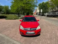 Usado Opel Astra Cosmo 110 CV (80 kW) 2009 Rojo Berlina