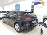 Usado Kia Ceed 120 CV (88 kW) 2021 Negro Utilitario