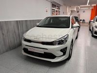Usado Kia Rio 84 CV (61 kW) 2023 Blanco Berlina