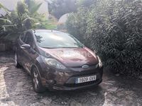 Usado Ford Fiesta Trend 82 CV (60 kW) 2010 Violeta / lila Utilitario