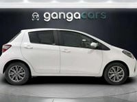 Usado Toyota Yaris Hybrid Active 99 CV (72 kW) 2019 Blanco Utilitario