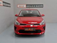 Usado Kia Rio 84 CV (61 kW) 2023 Granate Berlina