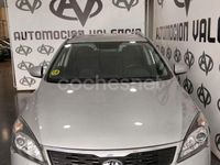 Usado Kia Ceed 128 CV (94 kW) 2011 Gris / plata Utilitario