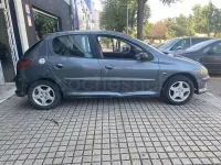 Usado Peugeot 206 70 CV (51 kW) 2008 Gris / plata Berlina