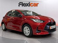 Usado Toyota Yaris Hybrid Active 116 CV (85 kW) 2023 Rojo Utilitario