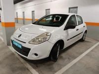 Usado Renault Clio III Collection 75 CV (55 kW) 2013 Blanco Berlina