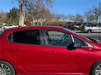 Usado Peugeot 208 Active 100 CV (73 kW) 2016 Rojo Utilitario