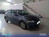 Usado VW Polo Life 95 CV (69 kW) 2022 Gris Utilitario