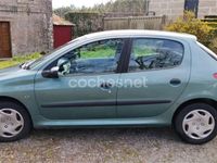 Usado Peugeot 206 70 CV (51 kW) 2000 Verde Berlina