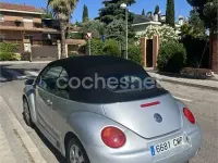Usado VW New Beetle 102 CV (75 kW) 2003 Gris / plata Utilitario