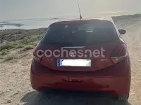 Usado Peugeot 208 Access 75 CV (55 kW) 2016 Rojo Utilitario