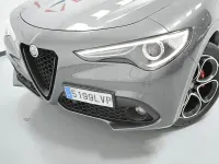 Usado Alfa Romeo Stelvio Veloce 210 CV (154 kW) 2022 Gris / plata SUV