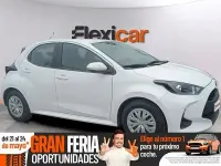 Käytetty Toyota Yaris Hybrid Active 116 HP (85 kW) 2021 Valkoinen