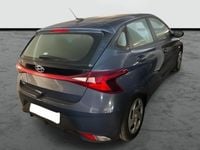 Usado Hyundai i20 84 CV (61 kW) 2022 Gris brass Utilitario