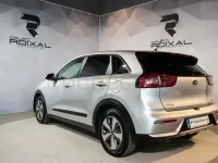 Usado Kia Niro 141 CV (103 kW) 2018 Gris / plata SUV