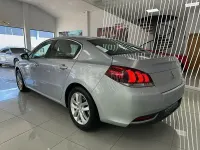 Usado Peugeot 508 Active 120 CV (88 kW) 2017 Gris / plata Berlina