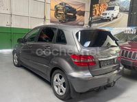 Usado Mercedes B200 140 CV (102 kW) 2009 Gris / plata Monovolumen