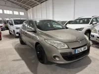 Usado Renault Mégane III Authentique 85 CV (62 kW) 2010 Beige Berlina