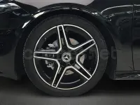 Usado Mercedes E220 197 CV (144 kW) 2025 Gris / plata Berlina