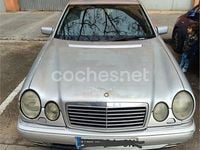 Usado Mercedes E300 Elegance 177 CV (130 kW) 1999 Gris / plata Berlina