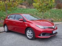 Usado Toyota Auris Active 116 CV (85 kW) 2015 Rojo Berlina