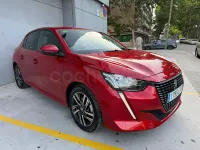 Usado Peugeot 208 Allure 100 CV (73 kW) 2020 Rojo Utilitario