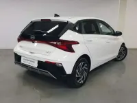 Usado Hyundai i20 101 CV (74 kW) 2025 Blanco Utilitario