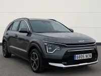 Usado Kia Niro 171 CV (125 kW) 2025 Gris / plata SUV