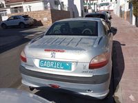 Usado Peugeot 206 110 CV (80 kW) 2002 Gris / plata Descapotable
