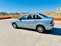 Usado Ford Focus Ghia 100 CV (73 kW) 2004 Azul Berlina