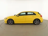 Usado Mercedes A180 AMG line 136 CV (100 kW) 2020 Amarillo Berlina