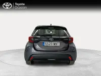 Usado Toyota Yaris Hybrid Active 116 CV (85 kW) 2024 Gris Berlina