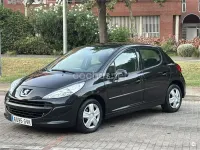 Usado Peugeot 207 75 CV (55 kW) 2010 Negro Berlina