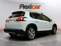 Usado Peugeot 2008 Allure 131 CV (96 kW) 2018 Blanco SUV