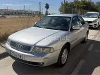 Usado Audi A4 110 CV (80 kW) 1999 Gris / plata Berlina