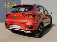 Usado MG ZS Comfort 106 CV (77 kW) 2022 Granate SUV