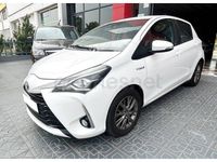 Usado Toyota Yaris Hybrid Active 100 CV (73 kW) 2019 Blanco Berlina