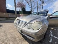 Usado Mercedes C220 143 CV (105 kW) 2004 Gris / plata Berlina