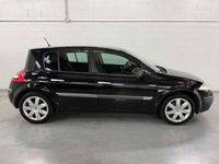 Usado Renault Mégane II Dynamique 111 CV (81 kW) 2007 Negro Utilitario