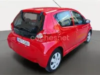 Usado Toyota Aygo Live 68 CV (50 kW) 2008 Rojo Utilitario