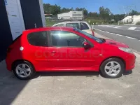 Usado Peugeot 206+ 70 CV (51 kW) 2010 Rojo Utilitario