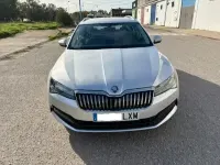 Usado Skoda Superb Ambition 150 CV (110 kW) 2022 Gris / plata Familiar