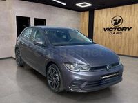 Usado VW Polo 95 CV (69 kW) 2021 Gris / plata Berlina