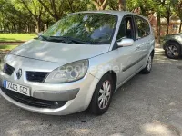 Usado Renault Grand Scénic II Dynamique 105 CV (77 kW) 2008 Gris / plata Monovolumen
