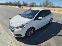 Usado Peugeot 208 Access 82 CV (60 kW) 2015 Blanco Utilitario