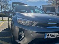 Usado Kia Stonic 101 CV (74 kW) 2024 Gris SUV