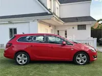 Usado Opel Astra Sportive 165 CV (121 kW) 2014 Rojo Familiar
