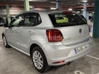 Usado VW Polo Sportline 90 CV (66 kW) 2016 Gris / plata Berlina
