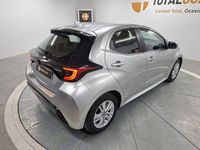 Usado Mazda 2 Comfort 116 HP (85 kW) 2022 Cinzento Sedan