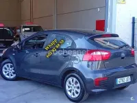 Usado Kia Rio 84 CV (61 kW) 2015 Negro Berlina